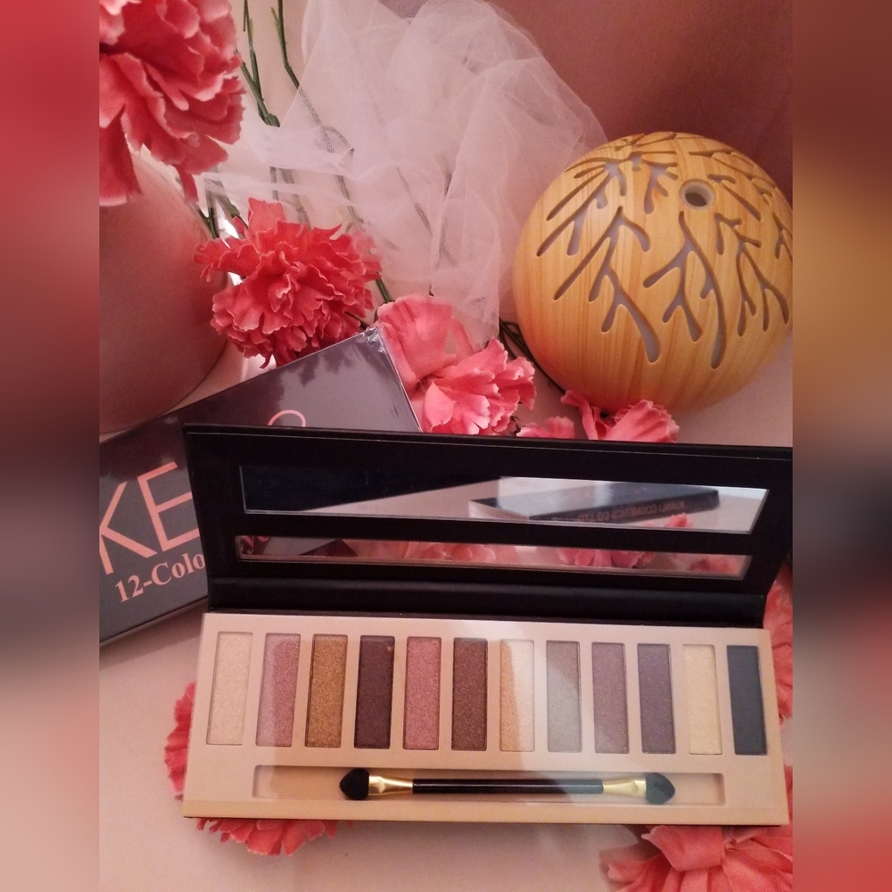 NAK Gold and Brown Eyeshadow Palette with Matte and Shimmer